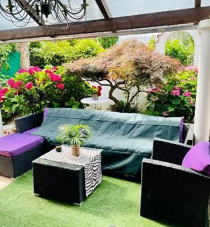 La Apartment *