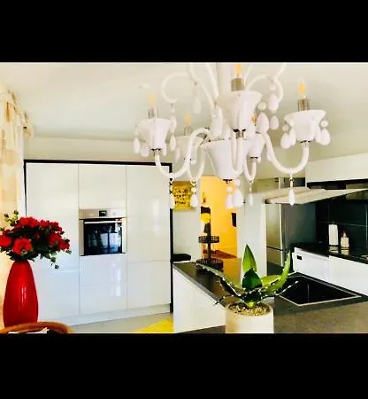 La Διαμέρισμα *