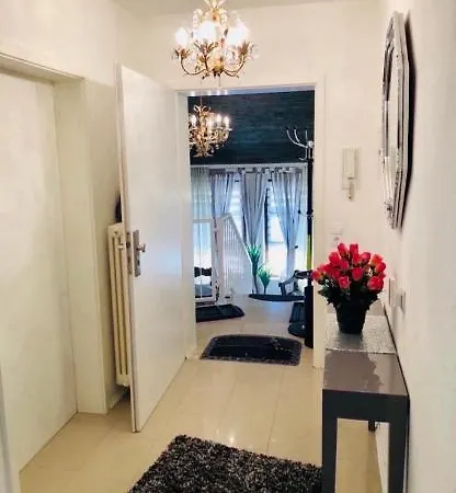 Apartment La *