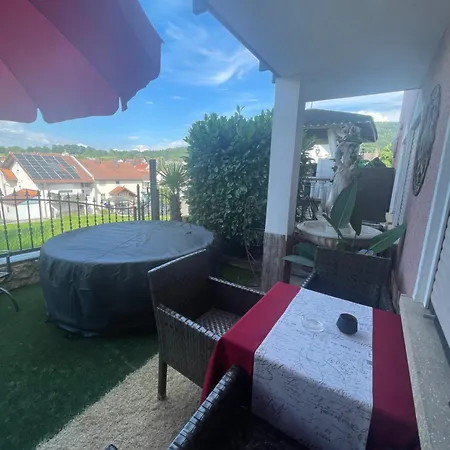 La Apartment *