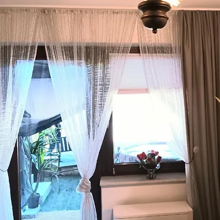 Apartment La *