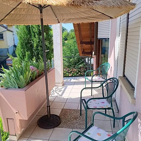 Apartment La