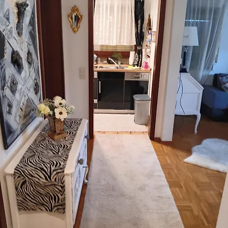 La Apartment *
