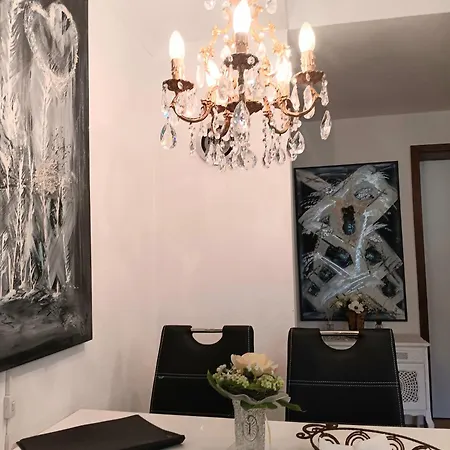 La Apartment *