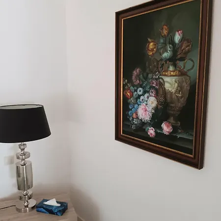 Apartment La *