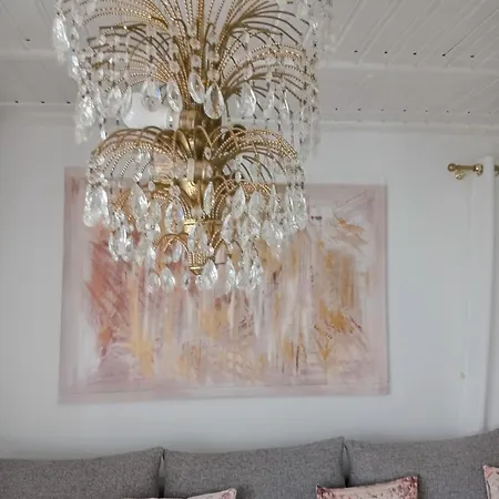 Apartment La *