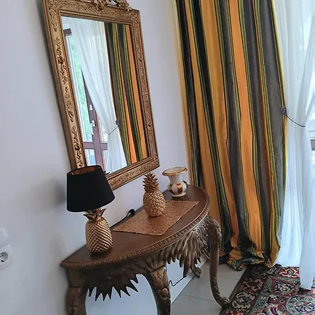 La Apartment *