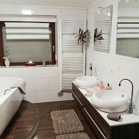 Apartment La *